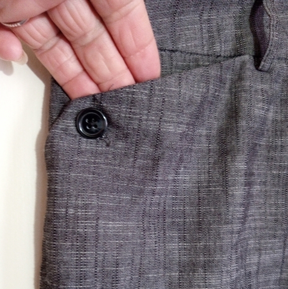 Woman cropped dressy Capri pants with button detail women size 22 NWT - Picture 4 of 10